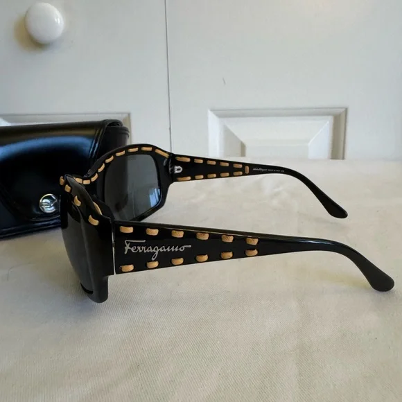SALVATORE FERRAGAMO 2110/Q 101/87 Women Black Sunglasses EUC - Picture 3 of 8